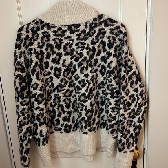 Loft Leopard Sweater Mock Neck L - Picture 3 of 4